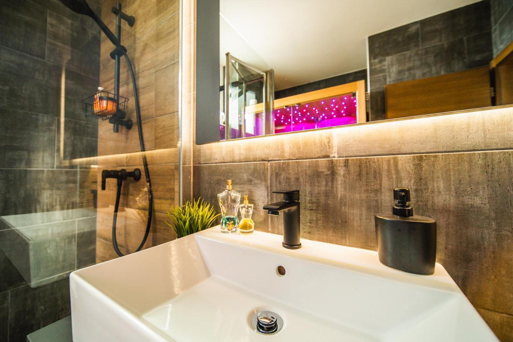K Relax Place, Varazdinske Toplice, Modern Home With Sauna, Jacuzzi, Wifi 外观 照片